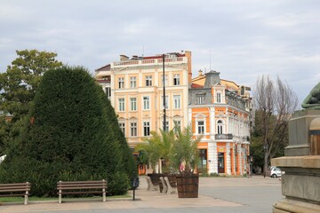 Fototapeta na wymiar Beautiful old buildings in the center of Ruse (Bulgaria). 
