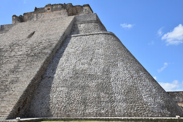 Fototapeta na wymiar Grande pyramide à Uxmal, Mexique