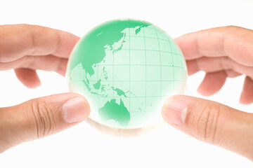 地球儀を持つ手