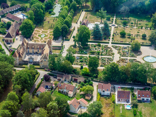 Fototapeta premium vue aérienne du château de Corbeville dans les Yvelines en France