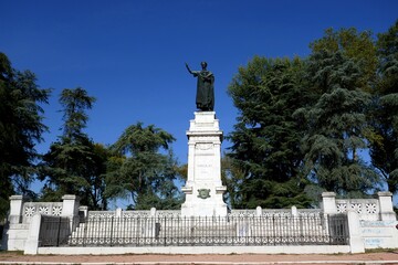 Fototapeta na wymiar A statue of a famous poet Virgil (Publius Vergilius Maro) in Mantova (Italy)