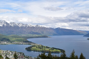 Fototapeta na wymiar The view of mountains in Queenstown, New Zealand