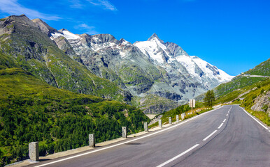 Fototapeta premium landscape at the Grossglockner mountain in austria