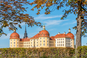 Fototapeta na wymiar Barockschloss Schloss Moritzburg im Herbst 