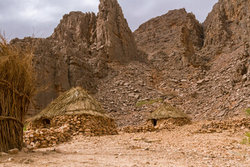 Sahara desert. Traditional Zeriba at Idaran, temporarily used Tuareg village in Idaran Canyon,...