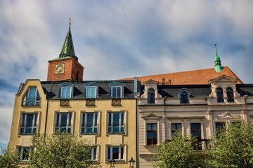 bernau bei berlin, deutschland - sanierte altbauten und marienkirche