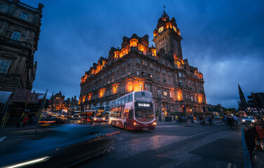 Fototapeta na wymiar Streets of Edinburgh, Scotland, at night, UK