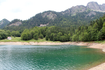 Fototapeta na wymiar bious-artigues lake - french pyrenees 