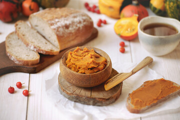 Autumn breakfast with pumpkin butter and bread