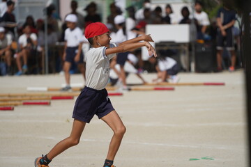 運動会 小学校 体操着 校庭 体育祭 走る 運動 少年