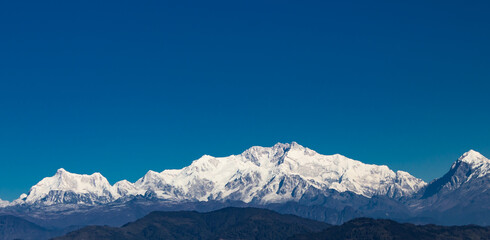 kangchenjunga-gebergte in de ochtend. deze beroemde vorm van bergketen wordt de slapende boeddha genoemd.
