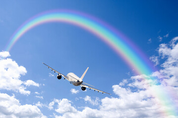 旅客機と雲と虹