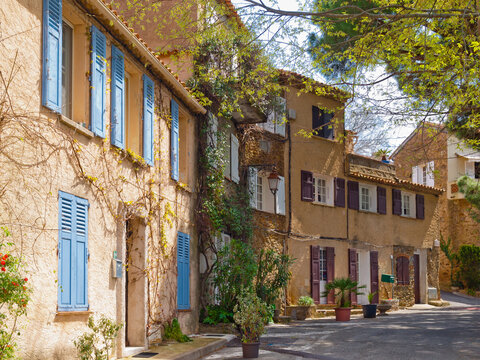 Fototapeta Street in Gassin village, French Riviera, Cote d'Azur, Provence, southern France
