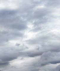 Obraz premium The sky before the rain is covered with solid gray clouds