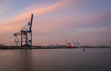 Obraz premium Container terminal in the port of Zeebrugge at sunset. View from the viewing platform near the monument 