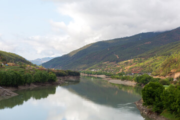 Obraz premium Scenic river and countryside near Shangri-la, China