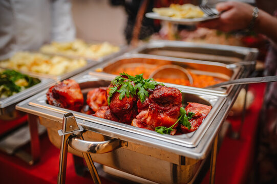 Potrawy na stole, restauracja, wesele