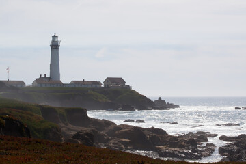 Naklejka premium Lighthouse on a rocky shore