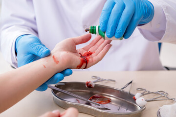 Hand injured woman visiting male doctor