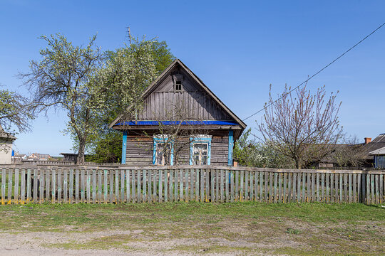View of the house in a rustic style.