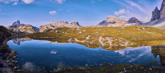 Obraz premium Landscape at The Three Peaks Of Lavaredo in Italy