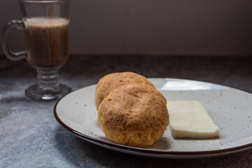 Almojábanas with cheese and hot chocolate