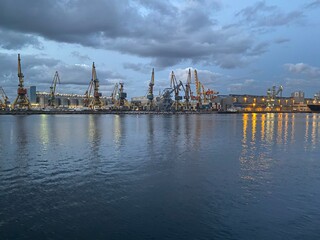 Obraz premium cranes in port