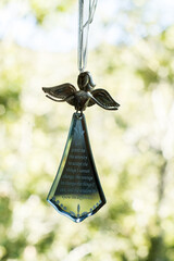 enfeite pendurado de anjo com frade motivacional