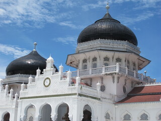 Fototapeta na wymiar Beatiful view of Aceh grand mosque, Indonesia