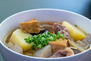 葱を入れた豚汁