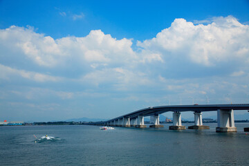 夏の琵琶湖大橋