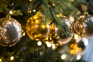 Obraz na płótnie Canvas Closeup of Christmas tree gold ball decorations.