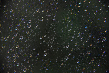 窓の水滴