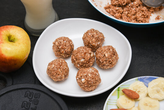 Home made protein bar or balls with whey protein powder, almonds, oats, walnuts, milk, honey or jaggery syrup. Healthy snack for body builders for muscle building in India. diet food. 