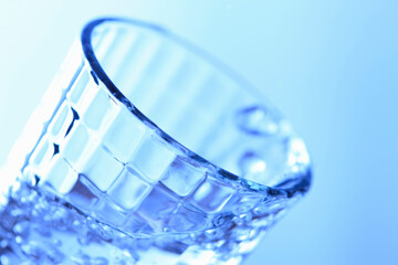 ガラスコップと水