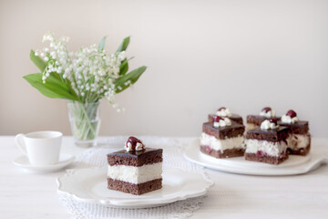 Chocolate & cream cake with flowers