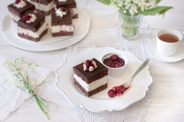 Chocolate & cream cake with flowers