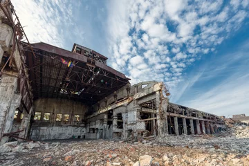 Fototapeten Altes verlassenes Fabrikgebäude. © nordroden