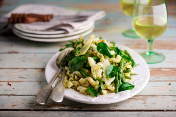Pasta with green beans, potatoes and pesto. .style rustic