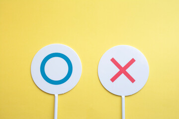 ０　or　X  
