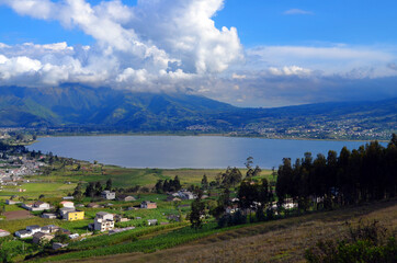 Fototapeta na wymiar Otavalo, Ecuador - Lago San Pablo