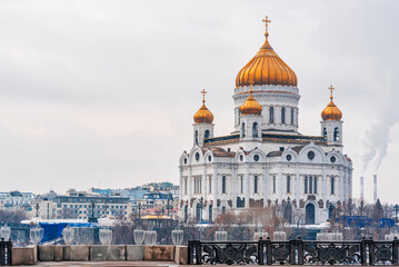 Fototapeta na wymiar Cathedral of Christ the Saviour in Moscow, Russia, winter day
