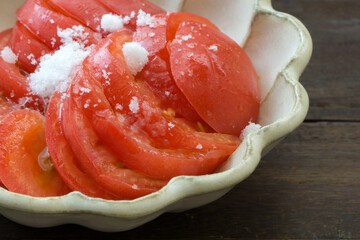 砂糖が染み込んだ甘いトマト 