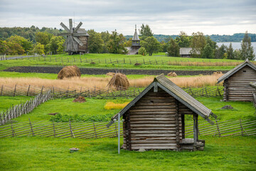 Paisaje rural en la isla de Kizhi en Rusia