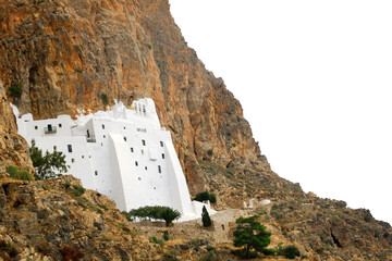Wkomponowany w skałę klasztor monastyr Hozoviotissa na greckiej wyspie Amorgos - obrazy, fototapety, plakaty