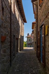 Leere Gasse in Castiglione del Terziere in Bagnone in der Toskana in Italien 