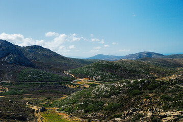 Pagórkowaty krajobraz greckiej wyspy Naxos - obrazy, fototapety, plakaty