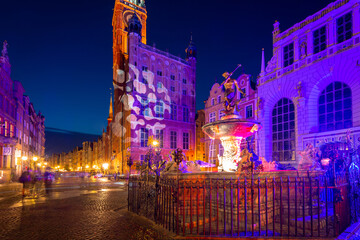 Old town of Gdansk an the fountain of the Neptune at night, Poland © Patryk Kosmider