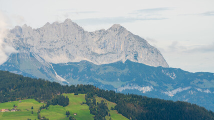 Fototapeta premium Wilder Kaiser mit Wolken