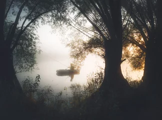 Foto op Plexiglas Mistige ochtendstond zonsopgang boven het meer